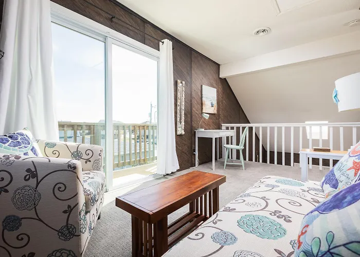 Oceanside Cottage -3Bdr 2Ba-Walk To Beach!